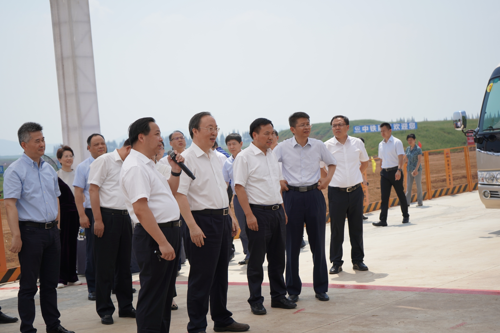 市领导观摩固城湖退圩还湖工程